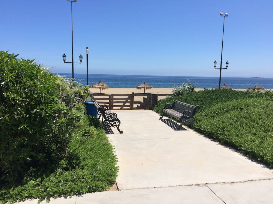 Acceso a playa y costanera