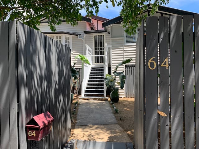 Charming 1920 4Br freestanding Plantation Qldr.