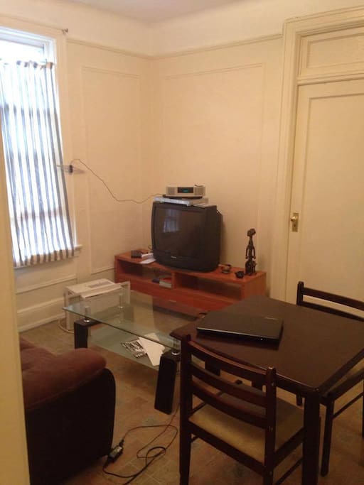 TV and Bose cd player, with plenty of jazz music