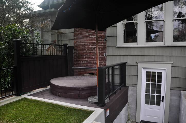 Green Lake Craftsman just across from the Lake gallery image 4