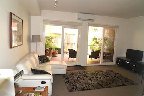 Top Airbnb: Spacious apartment with private courtyard in North Melbourne