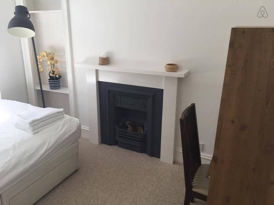 Bedroom - clean & fresh linen, towels, bedding, hangers provided