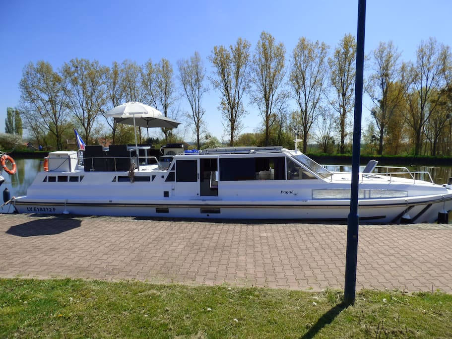 vedette à quai