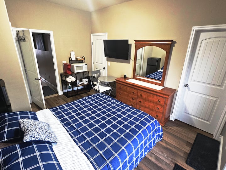 Cozy Room Beside The Mall In Timberlea Fort Mcmurr - Fort McMurray