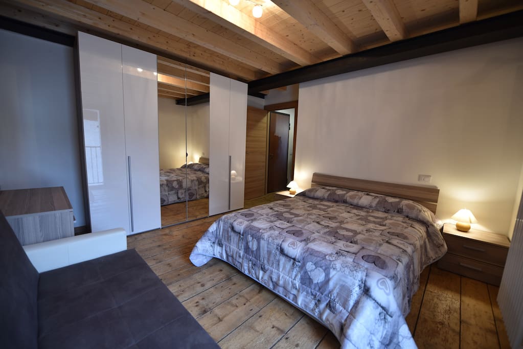 Camera da letto con ampio armadio