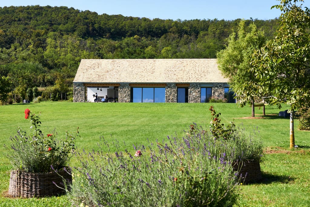 Breathtaking garden, quite surrounding