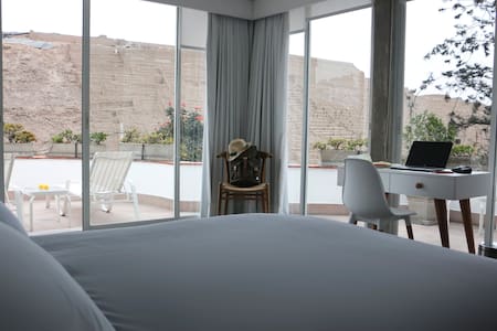 Cozy Rooftop Apartment w/ View to Huaca Pucllana