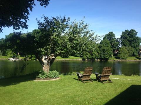 Riverfront Bungalow in Carleton Place