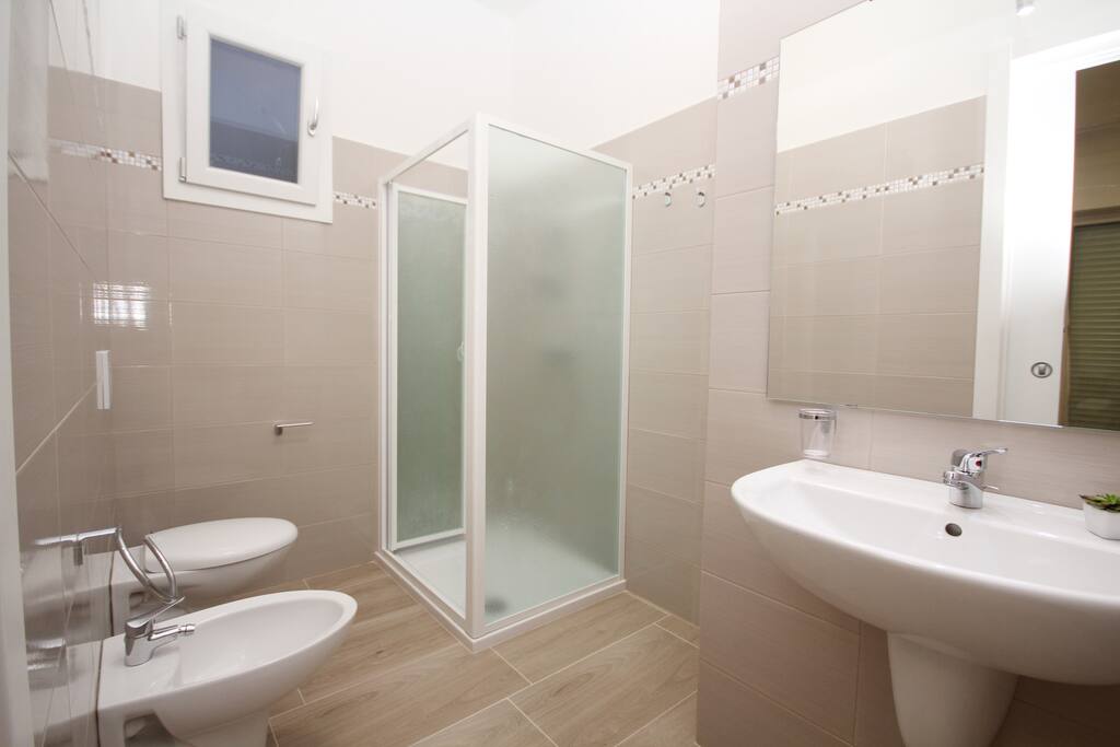 bagno privato con doccia e phon