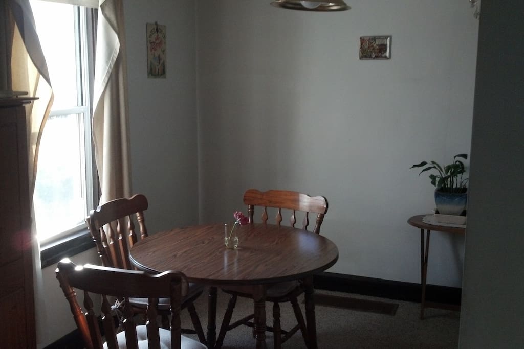 Dining room.