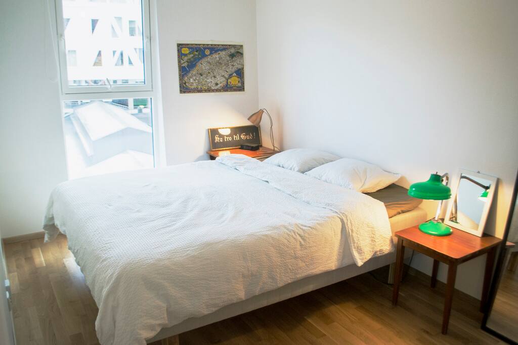 Quality double bed (200x160 cm) in the master bedroom