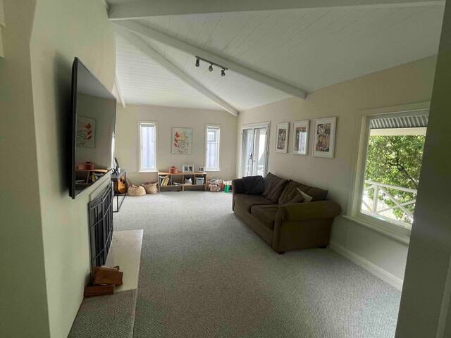 Family home in the heart of Swanbourne gallery image 4