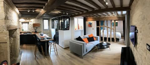 Top performing Airbnb: On the 1st floor, charming apartment with harbor view in Port En Bessin Huppain