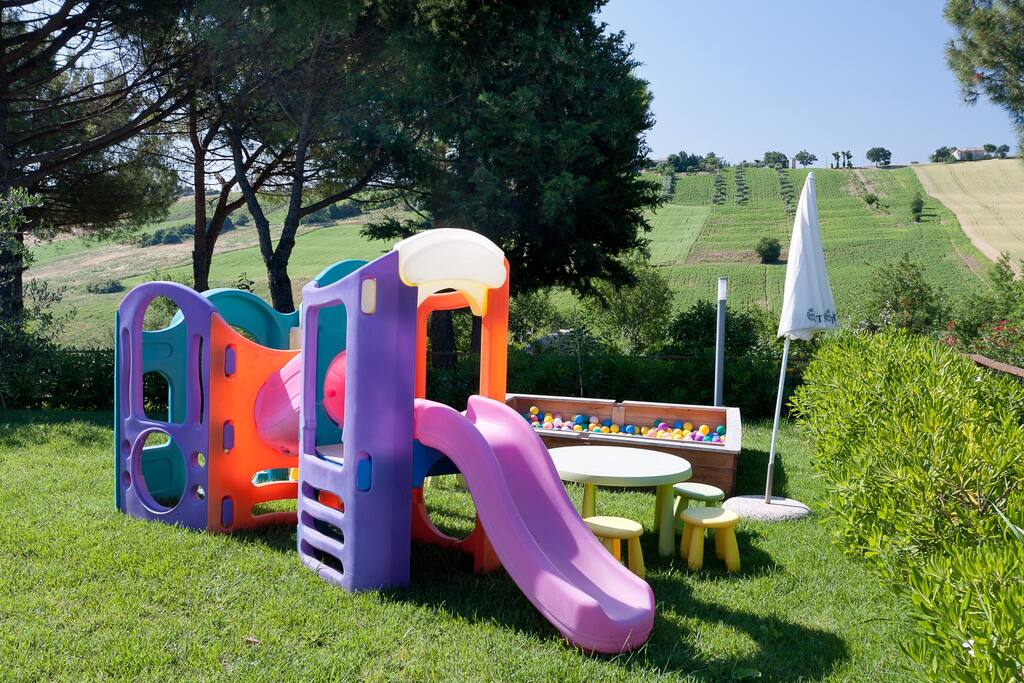 Kinderspielplatz im Garten