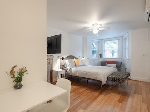 Charming Studio in Historic Capitol Hill Rowhouse