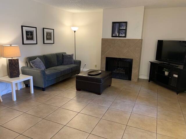 Walk to the MGM Grand minutes to Bellagio & Aria