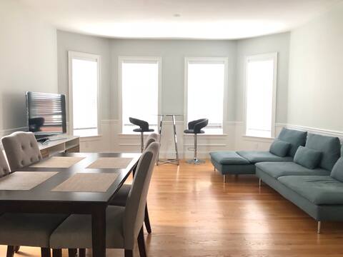 Luxurious House-Harvard/PorterT 4BR/4Bath, Parking