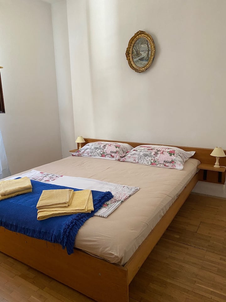 this is the large bedroom