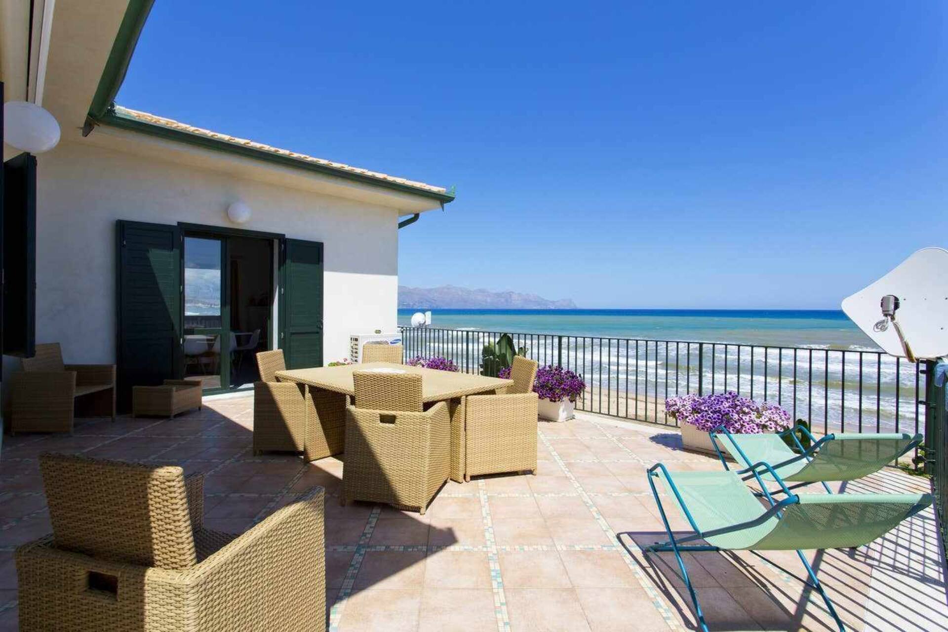 Dune Home, seaside accommodation, three-bedroom house