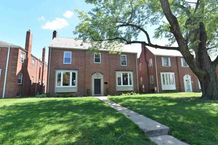 The Grand 4-Plex/All 4 Units/Hot Tub/Pets/Near OSU