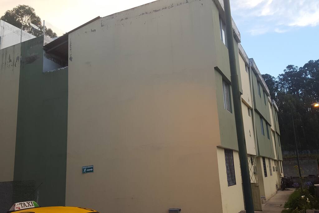 Vista frontal de la casa