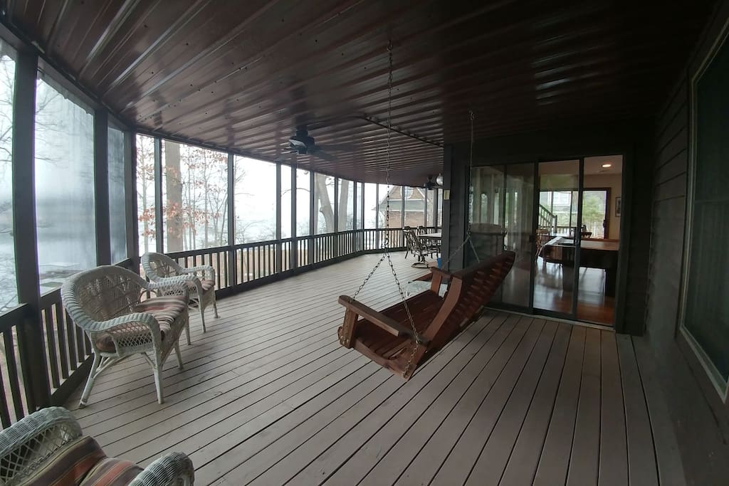 Screened in porch