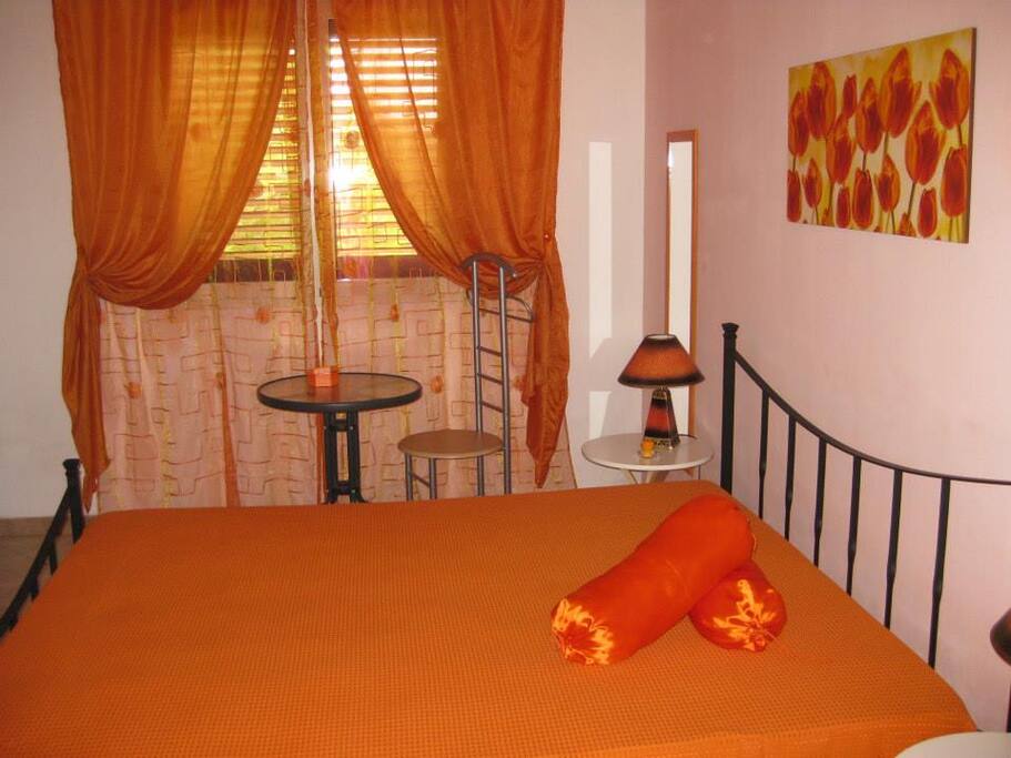 Camera doppia
" ARANCIO "