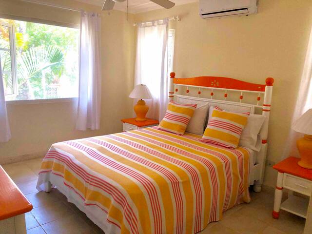 45 STEPS FROM PRIVATE BEACH FULL APARTMENT 1 BEDR.