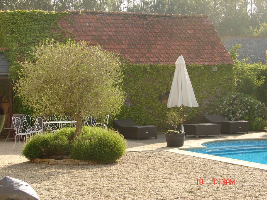 Piscine ensoleillée sud est