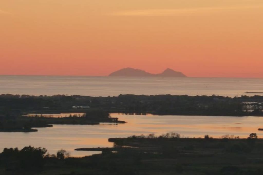 L'isola di Palmarola vista dalla mia finestra