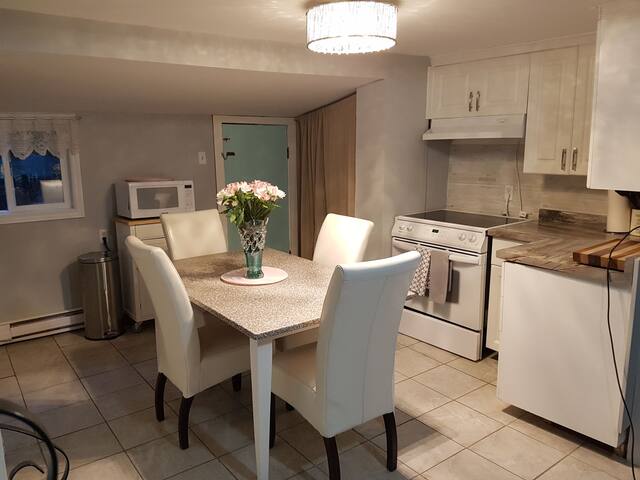 Beautiful waterview cottage. gallery image 5