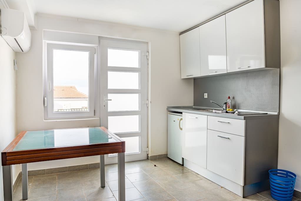 Kitcheb with dining area, apt A