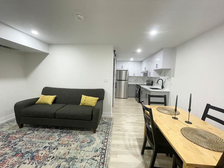 Snug & Private 1 Bed Suite - Parking + Bus Stop - Milton