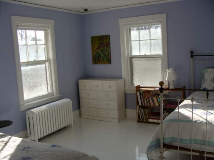 Chumba chenye chumba kimoja cha watu wawili, kimoja