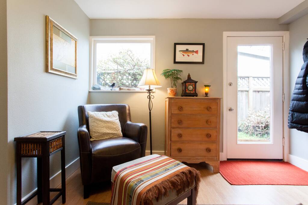 Enjoy a private entrance to come and go as you like.
