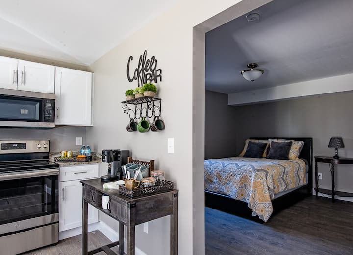 จากห้องครัวเป็นห้องนอนที่อบอุ่นและสะดวกสบาย 