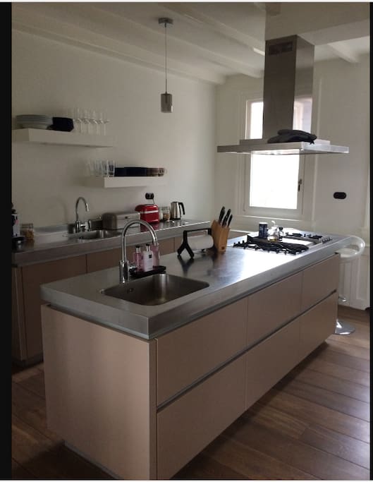 The fully equipped kitchen to cook delicious meals