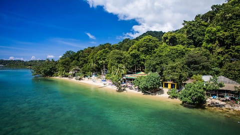 Indie Beach: Tropical kitchen and amazing seaview