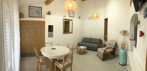 Propriété Airbnb réussie: Quiet 1-bedroom apartment-house with terrace, A/C, BBQ, and bikes à Fréjus
