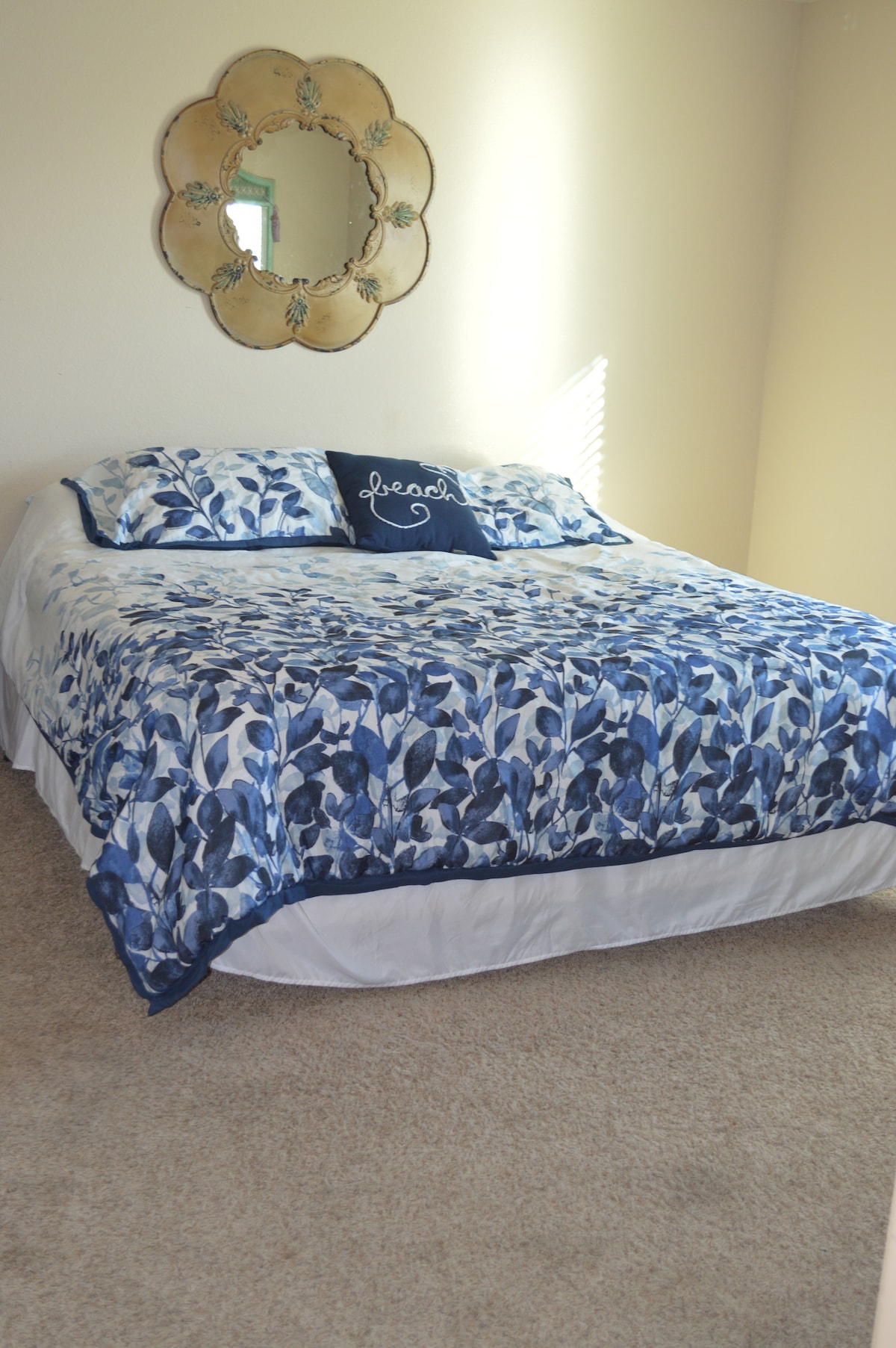 غرفة النوم الأولى (سرير كينج)