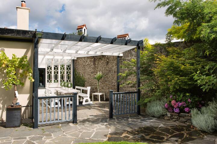 1930’s Classical Residence Next To The City gallery image 3