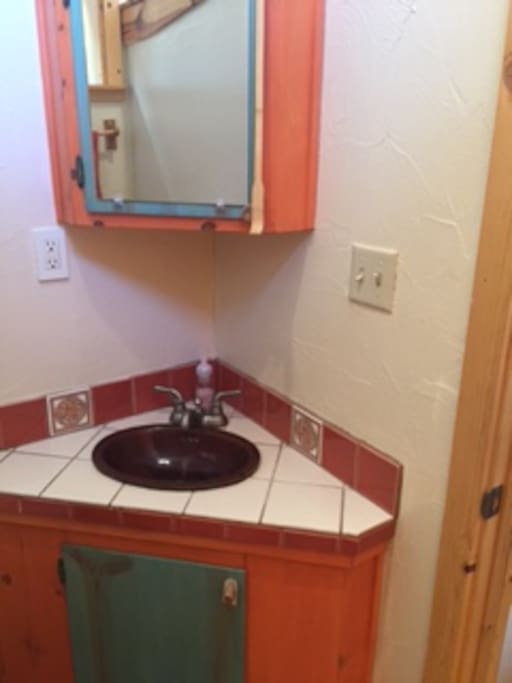 corner sink and mirror