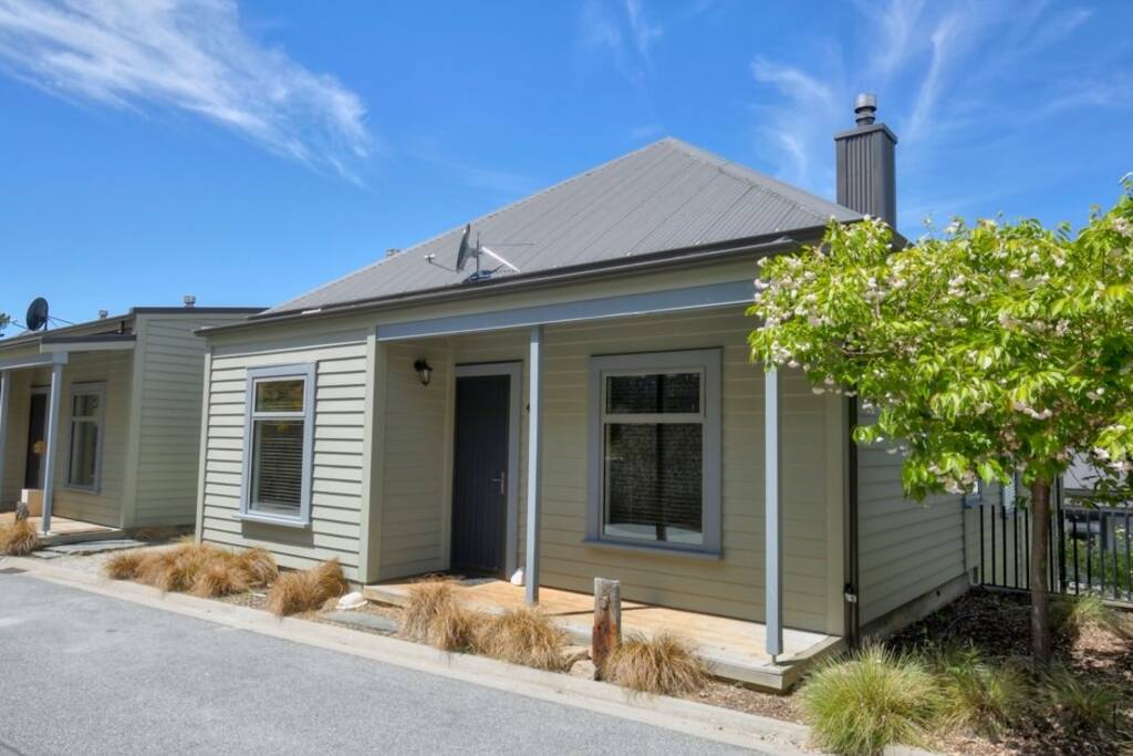 BACK ENTRANCE,2 PARKING