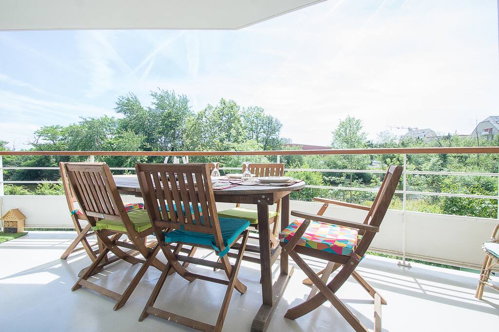 Terrasse plein sud avec vue sur la vilaine