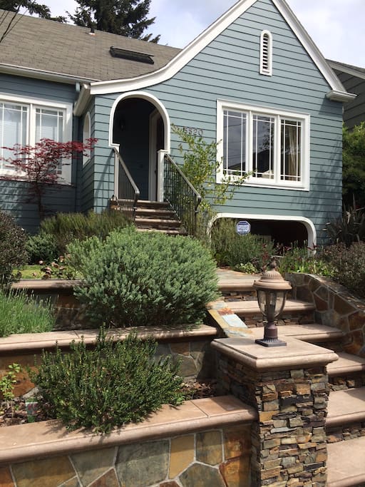 Hardscape, Stone, Railings, Plants, Grass
