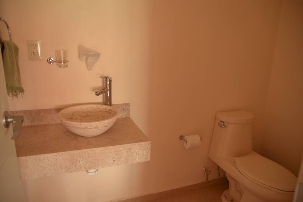 Medio baño en la planta baja