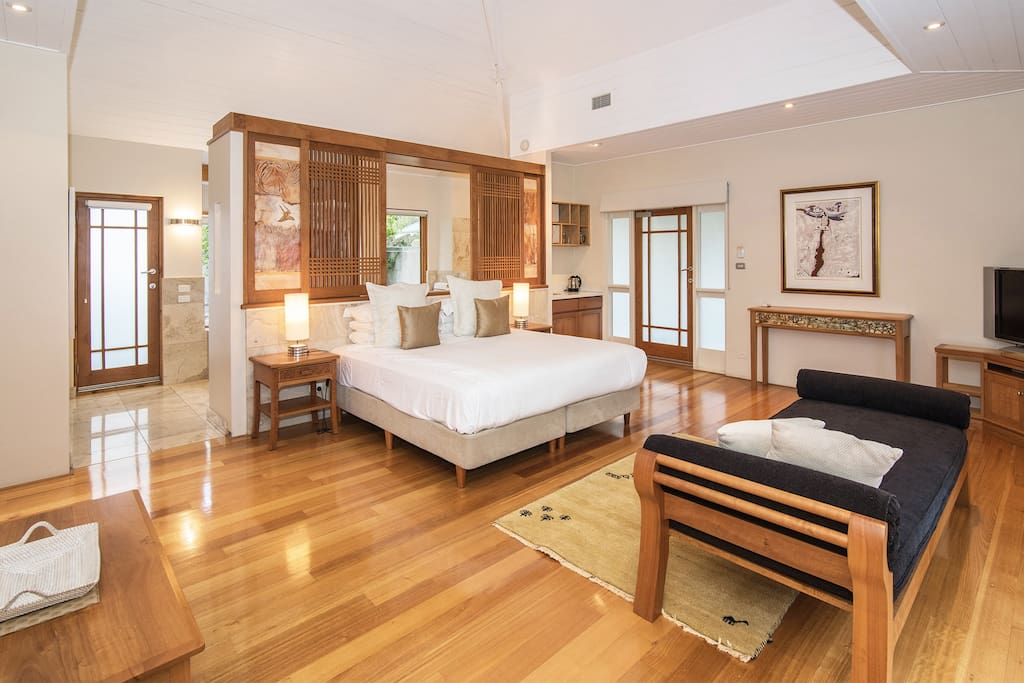 The Studio bedroom - with kitchenette