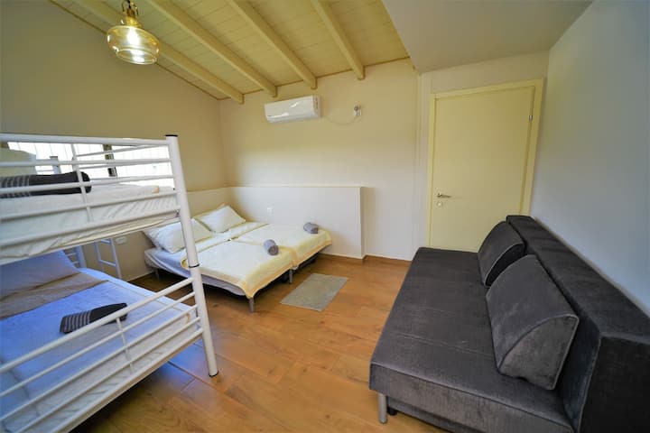 Dhomë 3 nga 3 (6 shtretër)