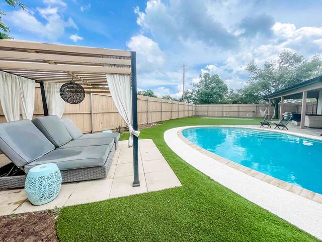 Hacienda del Soul: Private Oasis w/ putting green gallery image 2