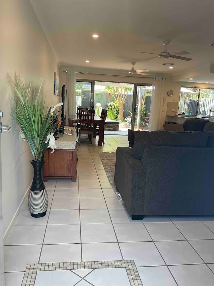 Mount Coolum-home Away From Home - Coolum Beach
